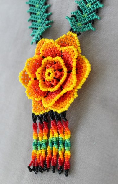 画像1: ウィチョルビーズの花ネックレス