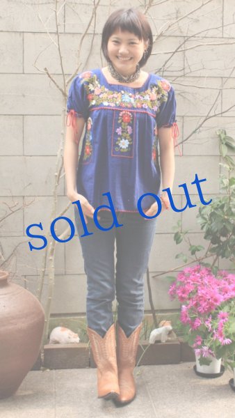 画像2: ロープタイ袖のガーゼ刺繍トップス (2)