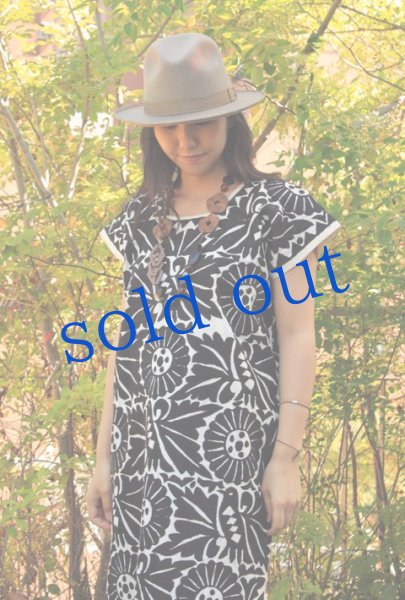 画像2: 刺繍ウィピルワンピース[マンタ生地・デラックス刺繍] (2)