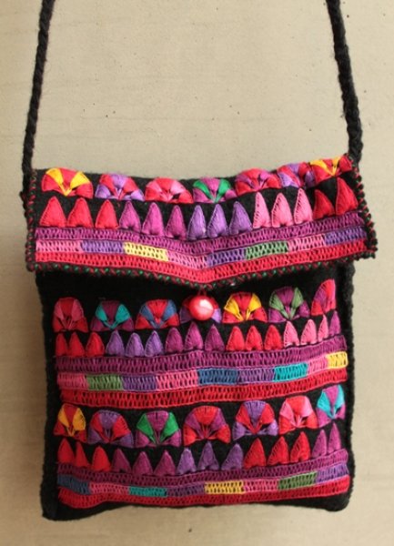 画像1: 手つむぎ・手織りウールの刺繍ポシェット (1)