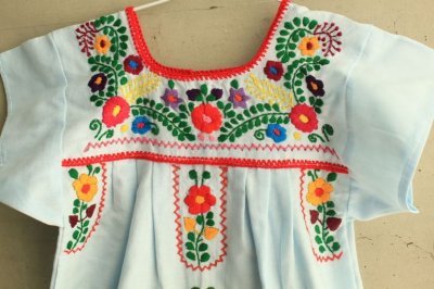 画像2: メキシコ刺繍のワンピースライトブルー