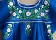 画像2: メキシコ刺繍のワンピースブルー白花 (2)