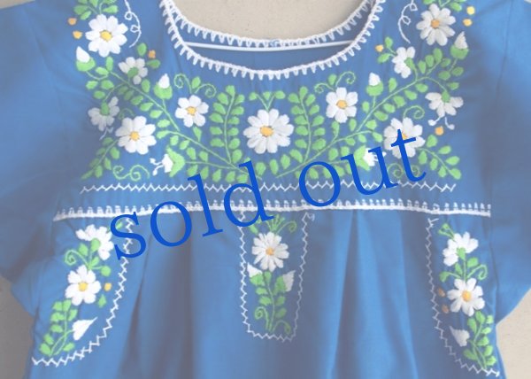 画像2: メキシコ刺繍のワンピースブルー白花 (2)