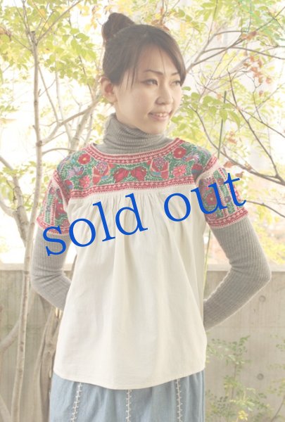 画像2: CHACHAHUANTLAミシン刺繍のブラウス (2)