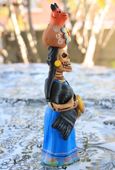 画像2: アギラールファミリーの陶人形・ガイコツの壺売り女