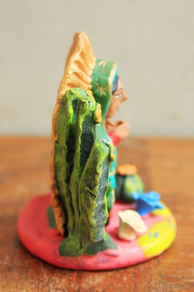 画像2: アギラールファミリーの陶人形・グアダルーペのマリア