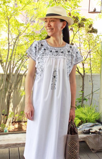 画像1: 「サンアントニーノ」 デラックス刺繍ドレス
