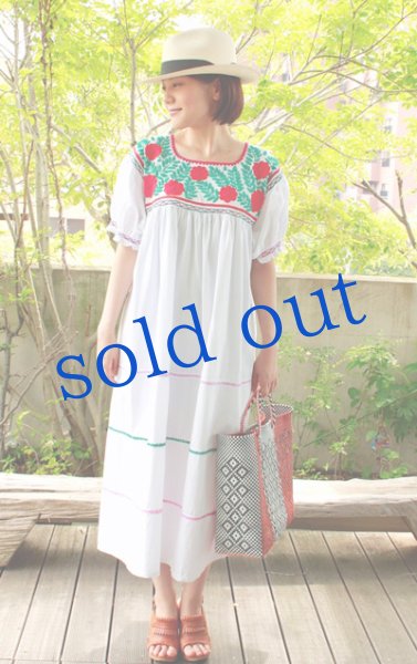 画像2: チアパスの手縫い・手刺繍のドレス (2)