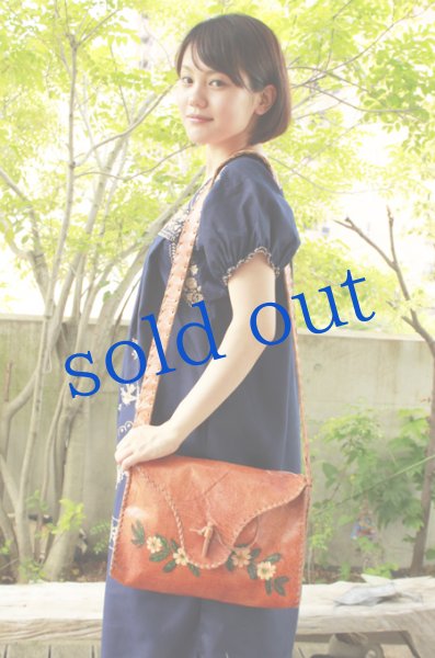 画像4: 本革ペイント・お花のショルダーバッグ (4)