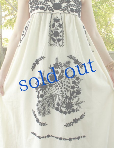 画像3: マキシ丈のメキシカン刺繍キャミソールワンピース (3)