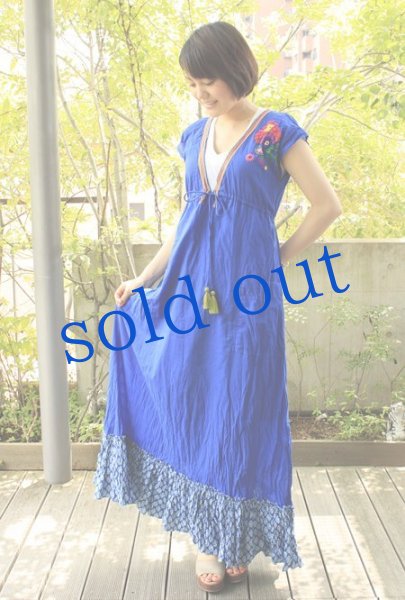 画像2: ラテン刺繍のインド綿マキシリゾートドレス (2)