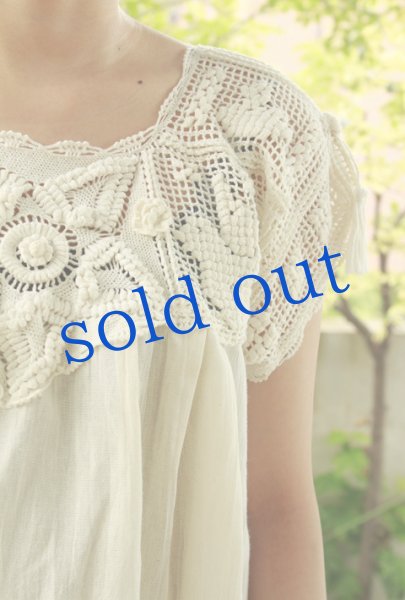 画像2: 手編みクロシェレースのガーゼトップス (2)