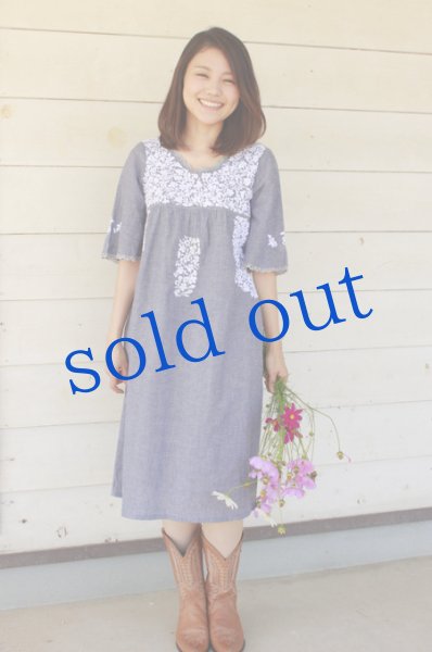 画像2: マリアさんの刺繍ダンガリー生地ワンピース (2)