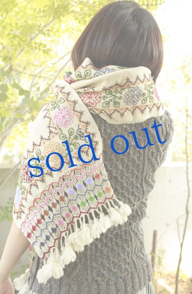 画像4: 手紬ウールの刺繍レボソショール (4)