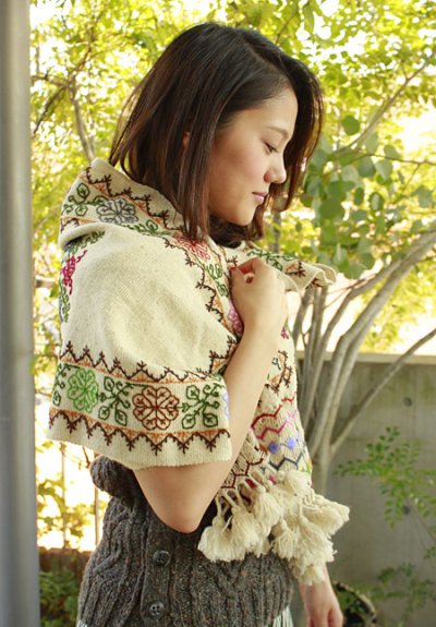 画像2: 手紬ウールの刺繍レボソショール