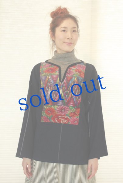 画像2: 藍の染と刺繍の織生地長そでトップス (2)