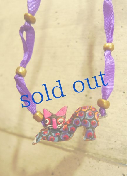 画像3: 小さな木彫りのネコのネックレス (3)