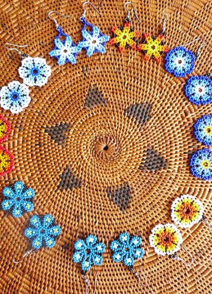 画像2: ウイチョル-ビーズのピアス (2)