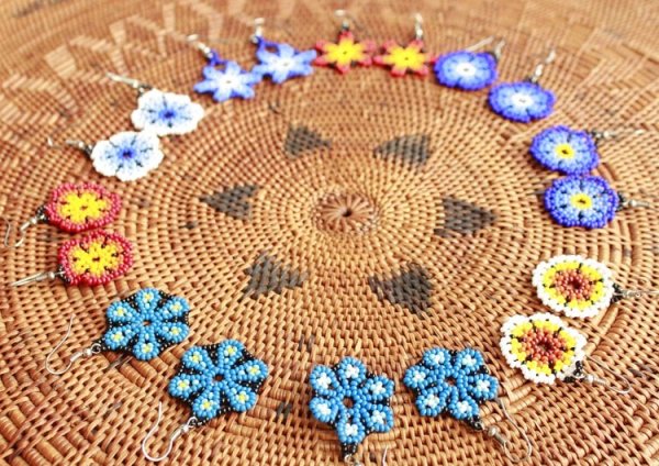 画像3: ウイチョル-ビーズのピアス (3)