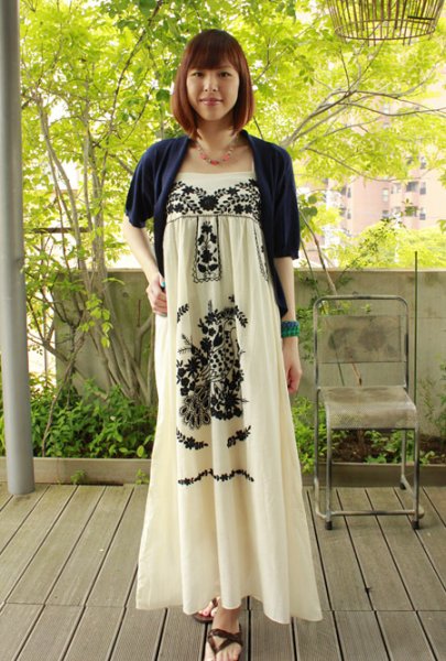 画像5: マキシ丈のメキシカン刺繍キャミソールワンピース (5)