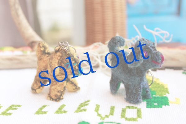 画像2: 手紬手織り布のぬいぐるみドギーホルダー (2)