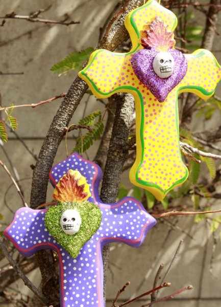 画像2: 陶器のガイコツクロス (2)