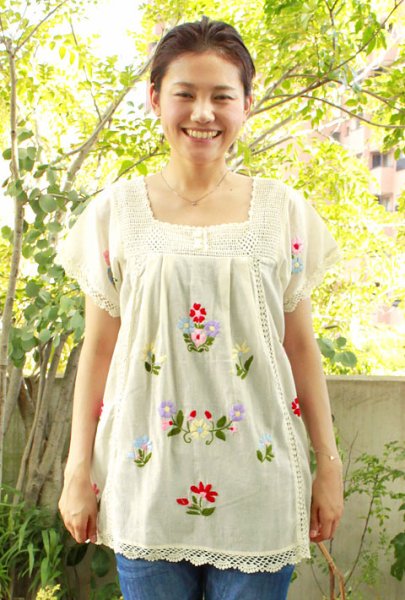 画像2: クロシェ編みガーゼ刺繍トップス (2)