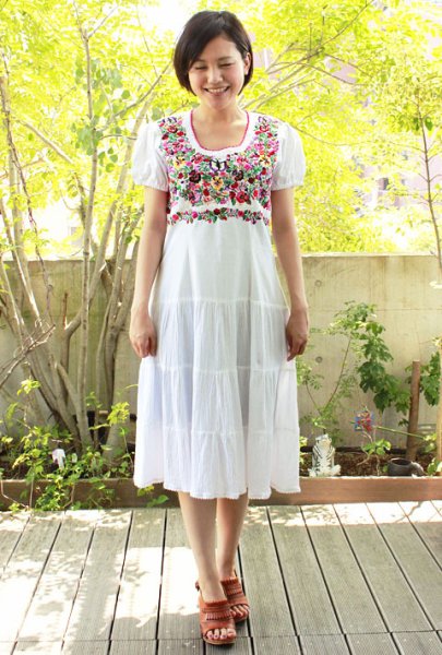 画像4: 「サンアントニーノ」 刺繍膝丈ドレス (4)