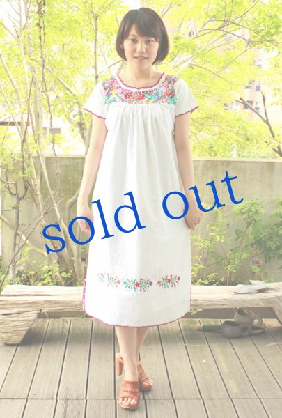 画像2: リャマリャマデザイン刺繍ワンピース「サンアントニーノ」 (2)