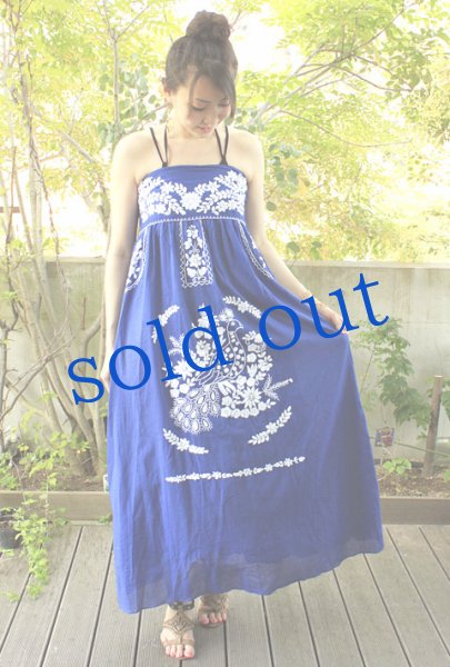 画像2: マキシ丈のメキシカン刺繍キャミソールワンピース (2)