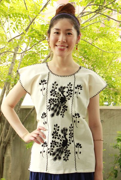 画像2: 刺繍ウィピル-孔雀の刺繍  (2)