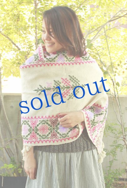 画像3: 手織りウールの刺繍ショール (3)