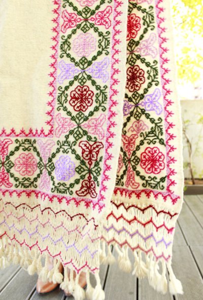 画像3: 手織りウールの刺繍ショール