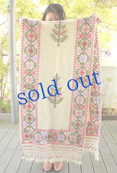 画像2: 手織りウールの刺繍ショール (2)