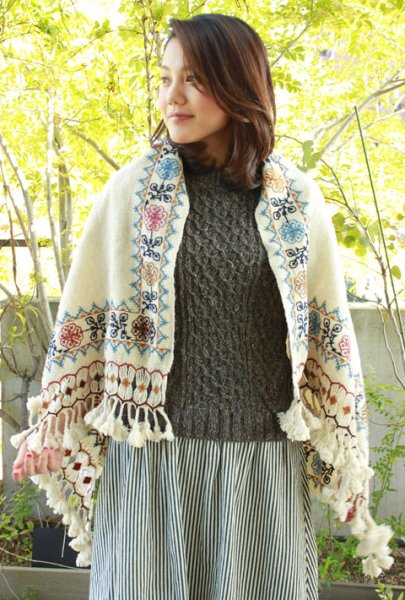 画像3: 手織りウール刺繍ショール (3)