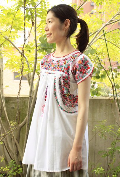 画像3: サンアントニーノ刺繍最高級ブラウス (3)