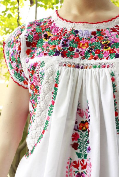 画像1: サンアントニーノ刺繍最高級ブラウス (1)