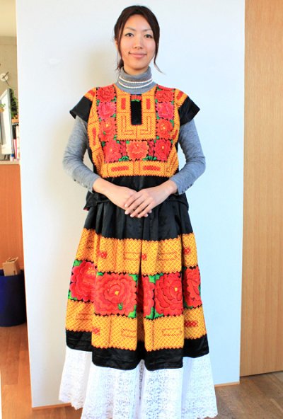 画像1: フチタンの刺繍の民族衣装