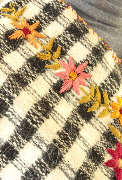 画像3: チャムラの手織り羊毛生地の刺繍ポンチョ