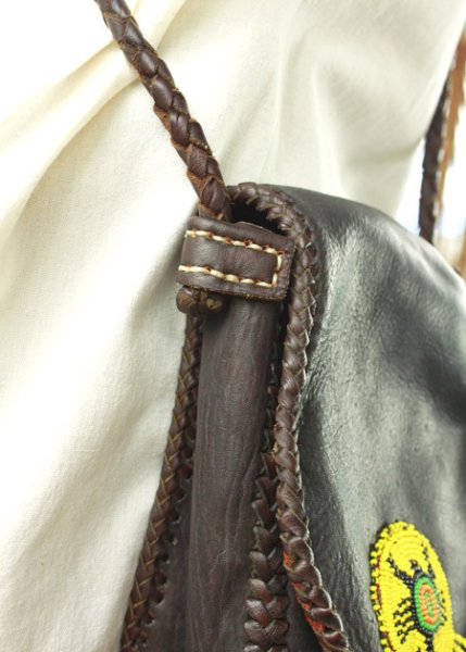 画像4: ビーズ飾り付きのレザーバッグ (4)