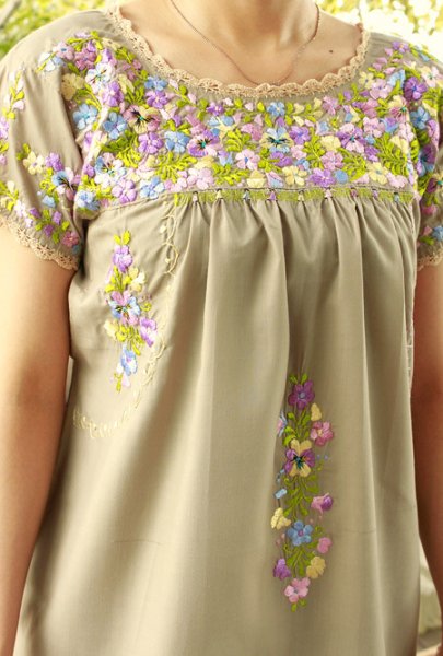 画像1: サンアントニーノ刺繍ブラウス (1)