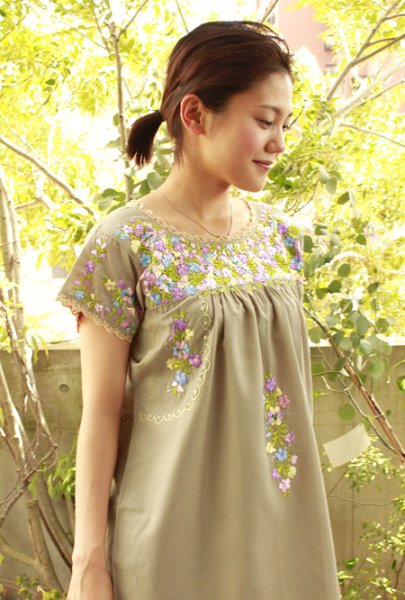 画像4: サンアントニーノ刺繍ブラウス (4)