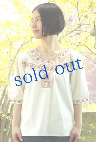 画像2: ミヘ刺繍のトップス (2)