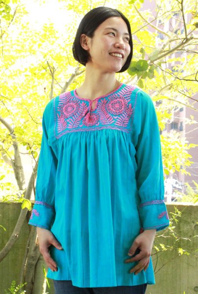 画像2: メキシコ刺繍長そでブラウス「チアパス」 (2)