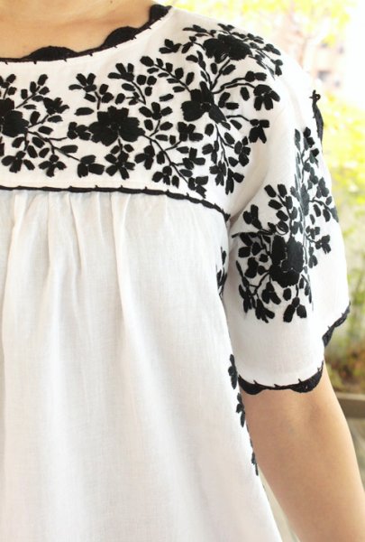 画像2: ガーゼ刺繍のチュニックワンピース (2)