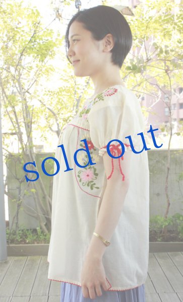 画像3: ロープタイ袖のガーゼ刺繍トップス (3)