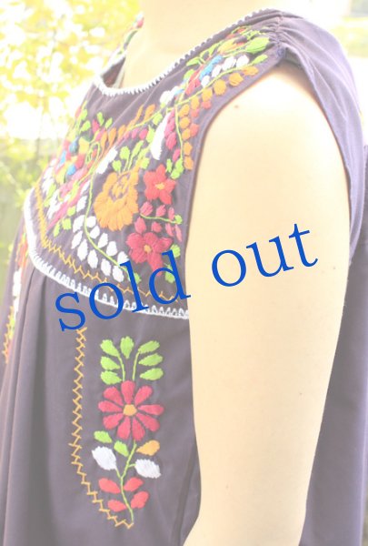 画像4: 定番メキシコ刺繍ノースリーブワンピース (4)