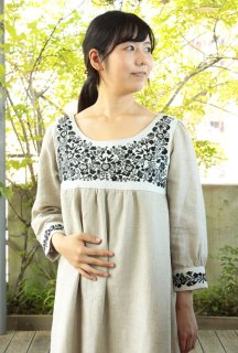 サンアントニーノ刺繍デザインパンジーと小鳥の刺繍ワンピール サンアントニーノ刺繍デザインパンジーと小鳥の刺繍ワンピール