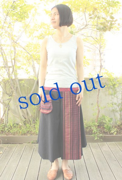 画像2: モン族刺繍リメイクフレアアパンツ (2)