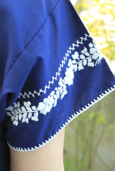 画像4: プエブラ刺繍細かいデザインの半袖トップス (4)